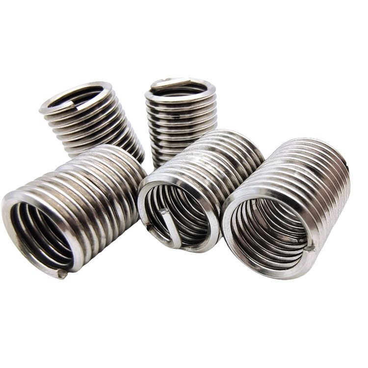 問題四:螺栓擰入(rù)裝好螺套的孔的過程中,螺套隨(suí)螺栓一起旋轉?